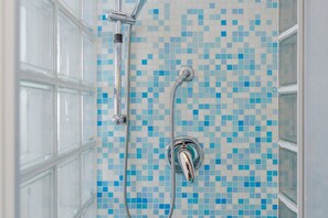Shower, bidet - Palazzo Paesana: studio in a historic residence (Torino)