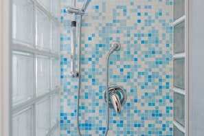 Shower, free toiletries, bidet - Palazzo Paesana: studio in a historic residence (Torino)