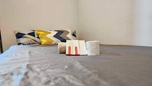 2 عدّة غرف نوم ومساحة عمل للكمبيوتر المحمول وواي فاي مجانًا