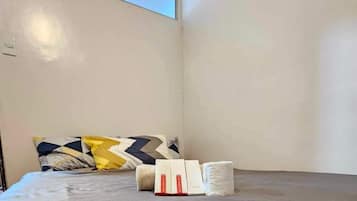 Lägenhet Comfort - 1 sovrum - utsikt mot staden | 2 sovrum, individuell inredning, unika möbler och arbetsyta för laptop