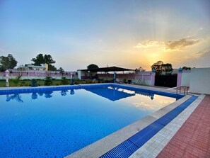 Outdoor pool - The Kukas Resort (Amer)