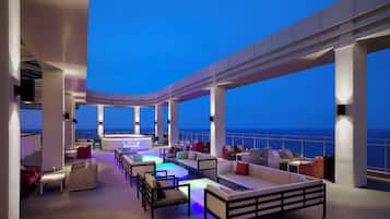2 bars/lounges, poolside bar