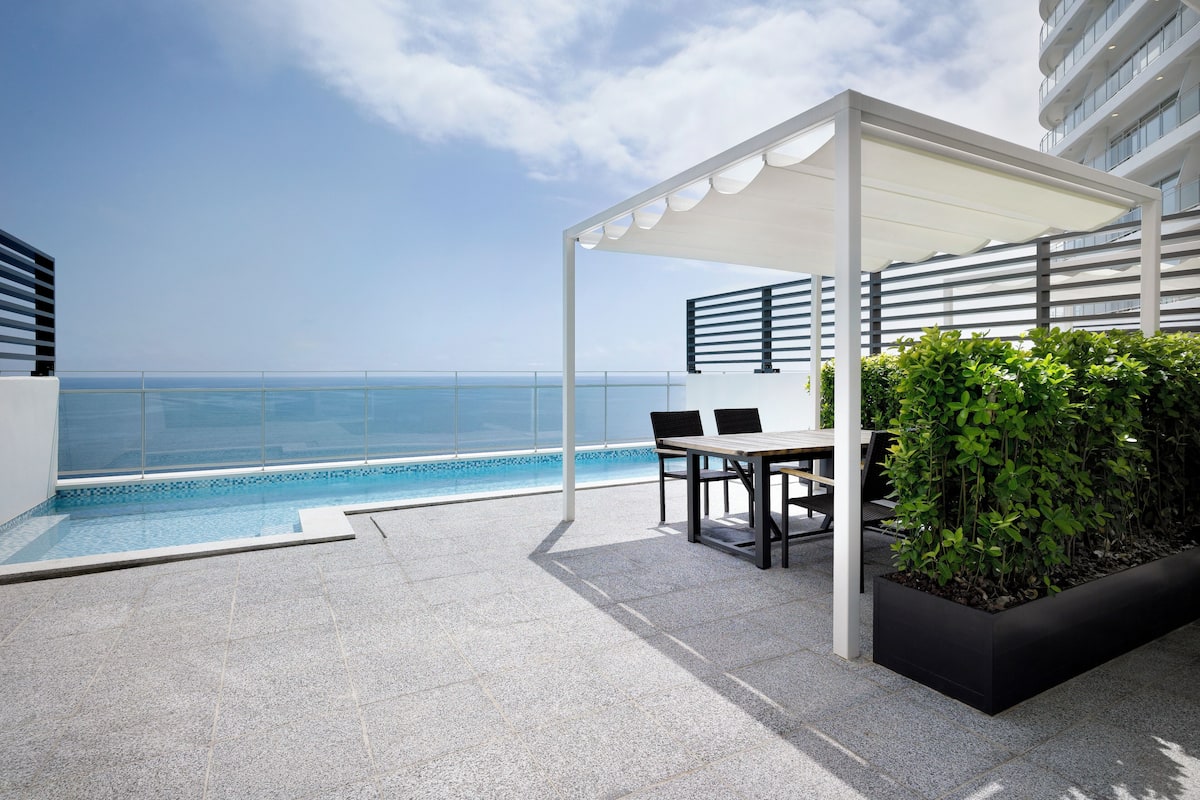 Premier Pool Suite, 2 Twin Beds, Ocean View | セーフティボックス (室内)、ノートパソコン用作業スペース、ベビーベッド (無料)、WiFi (無料)