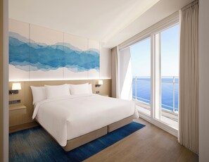 豪華客房, 1 張特大雙人床, 部分海景 | 房內夾萬、手提電腦工作空間、免費嬰兒床、免費 Wi-Fi