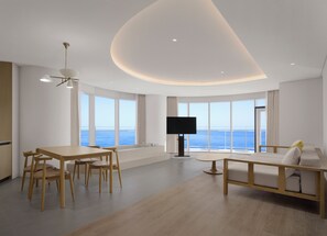 房內夾萬、手提電腦工作空間、免費嬰兒床、免費 Wi-Fi