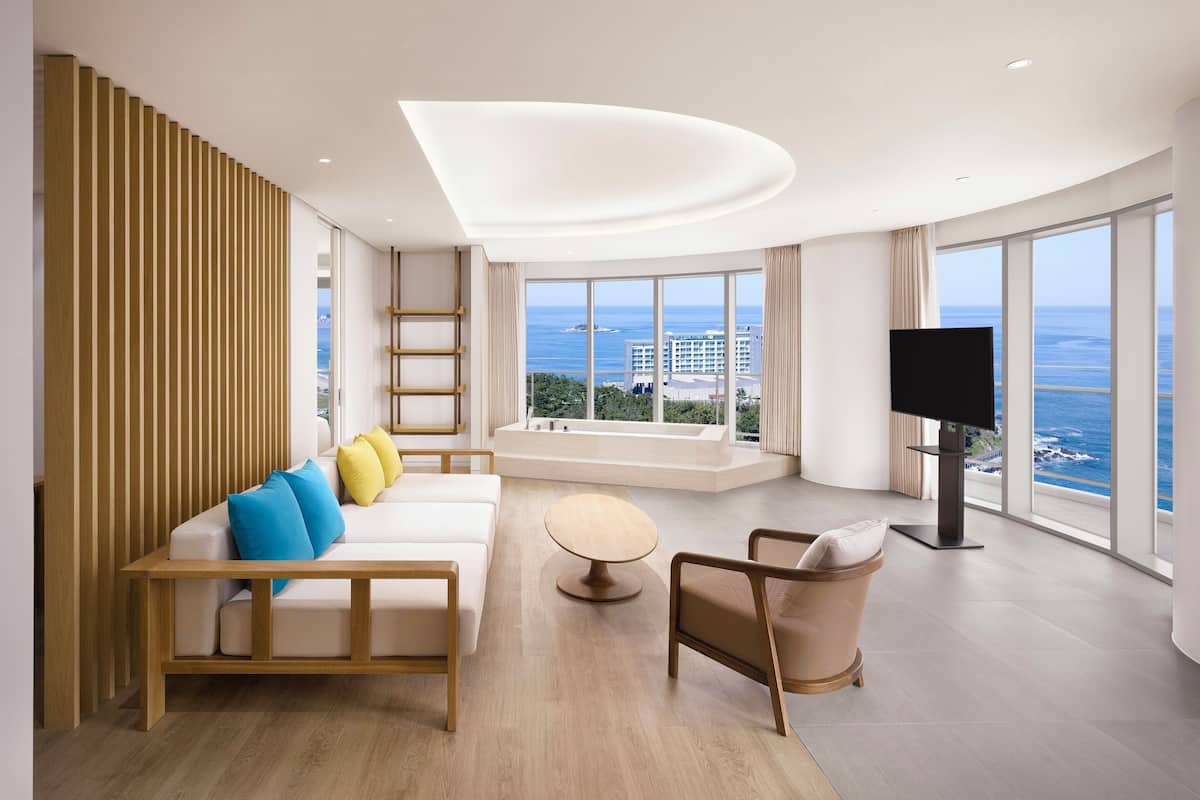 Deluxe 2 Bedroom Suite - Breakfast, Swimming pool and Sauna for 2 guests