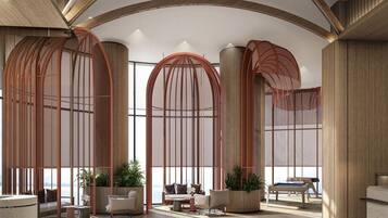 Un interior moderno con una zona de estar, ventanas amplias y vistas al exterior.
