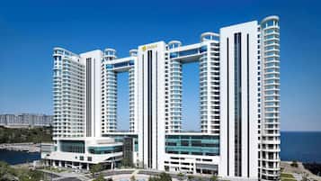 2 bedrooms, in-room safe, laptop workspace, free cribs/infant beds