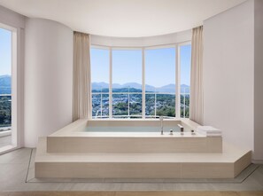客房內保險箱、筆電工作空間、免費搖籃/嬰兒床、免費無線上網