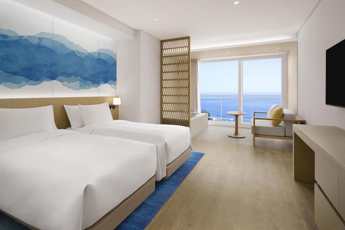 Deluxe - Twin | 2 bedrooms, in-room safe, laptop workspace, free cribs/infant beds