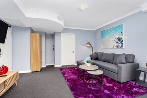 Smart TV - LuxLiving Sydney CBD | 2 BEDs Luxury Modern Apartment | Chinatown | Opera | ICC (Haymarket)