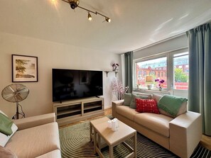 Executive Apartment, 2 Bedrooms, Kitchen | Television - Prinshöjden Hotel - Central Apartments (Katrineholm)