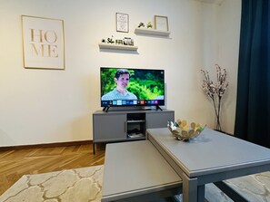 Television - Prinshöjden Hotel - Central Apartments (Katrineholm)