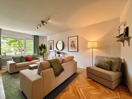 Executive Apartment, 2 Bedrooms, Kitchen | Living area