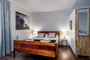 Exclusive Room | Dihias secara berasingan, dilengkapkan perabot secara berasingan, meja 