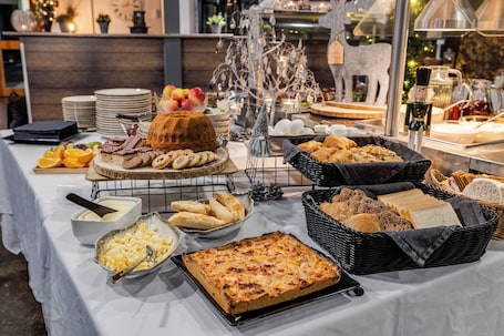 Free daily continental breakfast