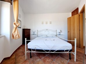 2 bedrooms, iron/ironing board