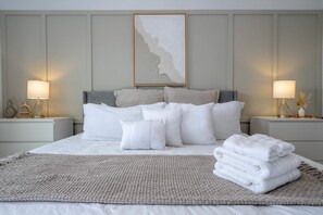 4 室のベッドルーム、デスク、アイロン / アイロン台、WiFi