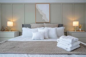 4 bedrooms, desk, iron/ironing board, WiFi