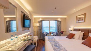 Hytte – deluxe, elveutsikt | 1 soverom, minibar, safe på rommet og blendingsgardiner