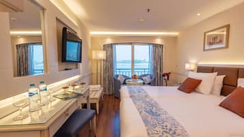 Deluxe Cabin, River View | 1 bedroom, minibar, in-room safe, blackout drapes