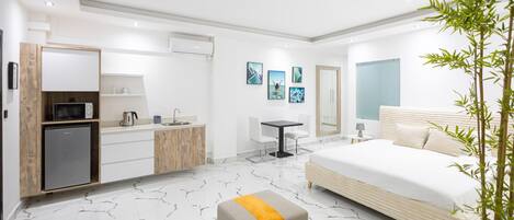 Standard Studio | Free WiFi, bed sheets