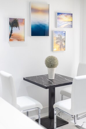 Family Room | Free WiFi, bed sheets - O'Beach Boutique Studios (Flic-en-Flac)