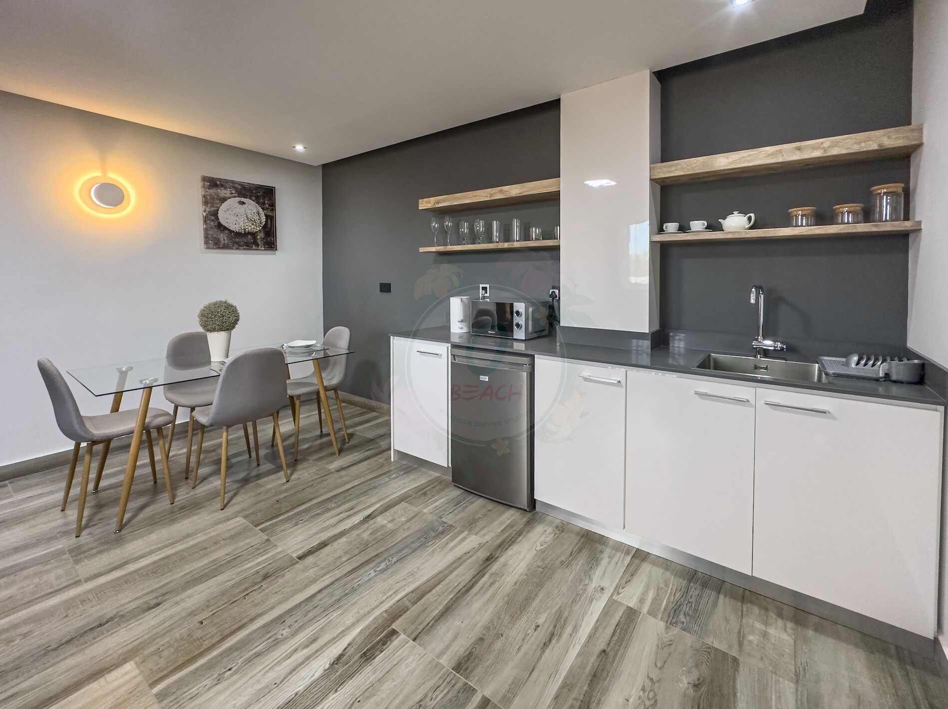 Deluxe Double Room | Private kitchen | Mini-fridge, microwave, toaster