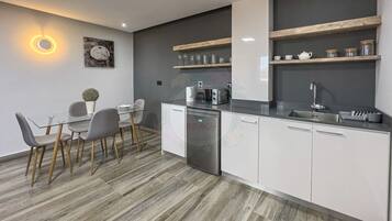 Deluxe Double Room | Private kitchen | Mini-fridge, microwave, toaster
