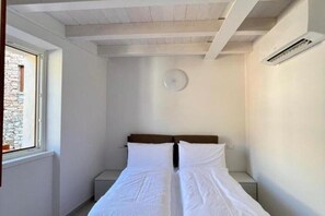 1 bedroom, iron/ironing board, WiFi, bed sheets - Le Tre Rose apartments just minutes from the beaches of Lake Garda 2 (Nago-Torbole)