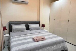 2 bedrooms, iron/ironing board, free WiFi, bed sheets