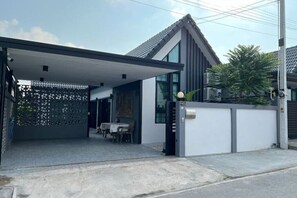 Exterior - Haus mit Pool zu Vermieten (Tambon Nong Pla Lai)