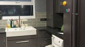 House | Private kitchen | Fridge, microwave, oven, stovetop