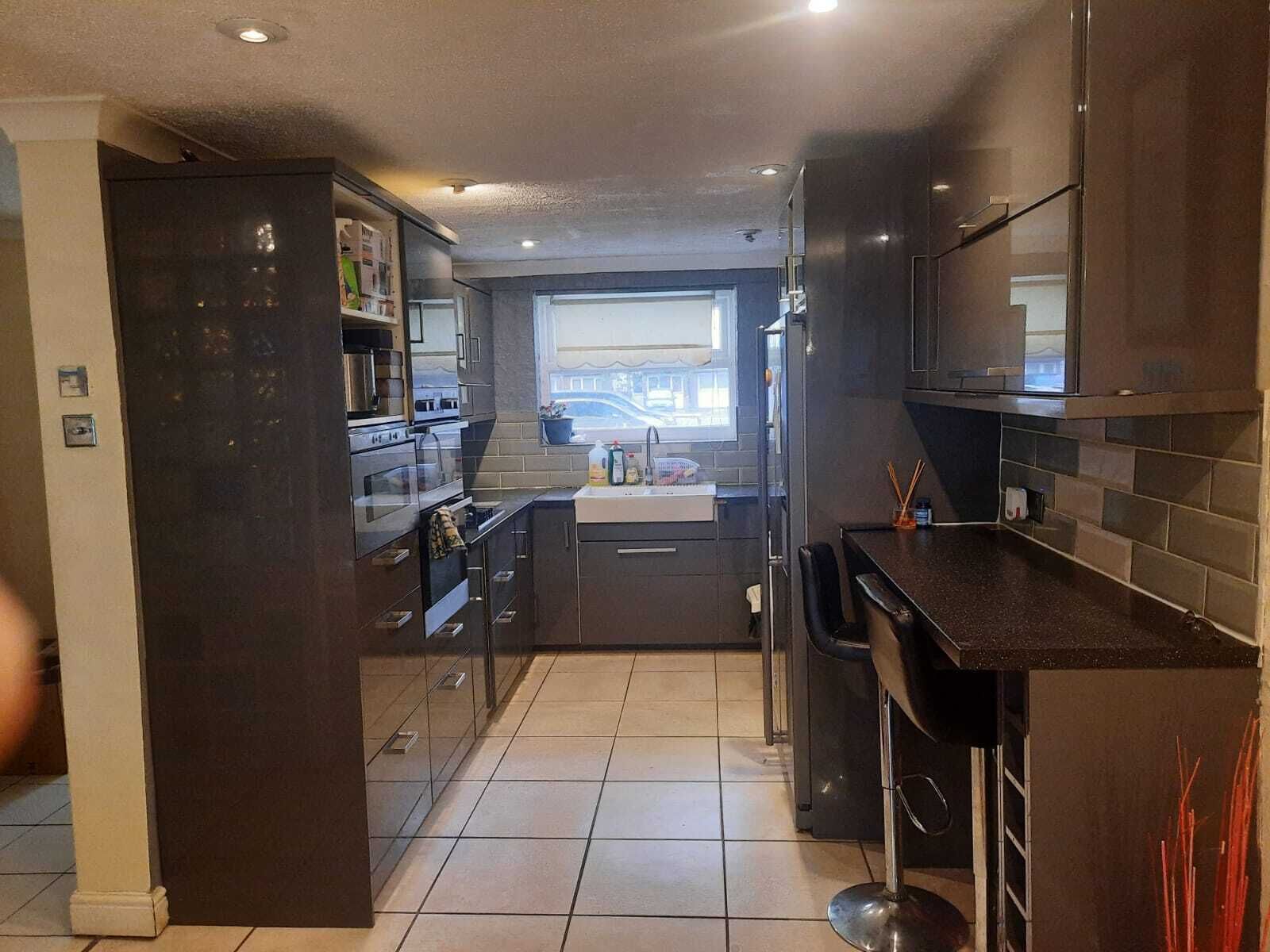House | Private kitchen | Fridge, microwave, oven, stovetop