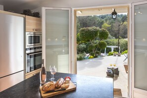 Mikrowelle, Ofen, Herdplatte, Geschirrspüler