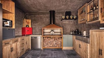 Réfrigérateur, micro-ondes, four, plaque de cuisson