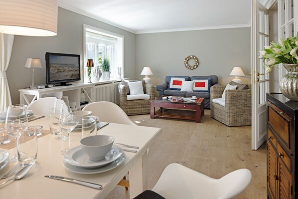 TV, DVD player, books, stereo