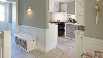 KĂŒhlschrank, Ofen, Herdplatte, GeschirrspĂŒler