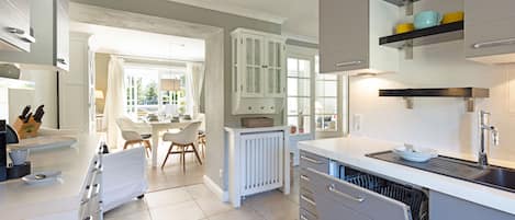 Kühlschrank, Ofen, Herdplatte, Geschirrspüler