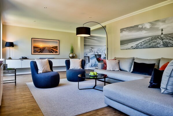 Fernseher, Kamin, DVD-Player, Tischtennisplatte