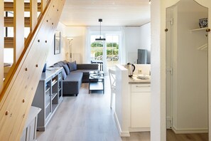 Televisión, tenis de mesa, libros y estéreo 