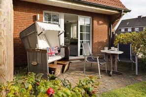 Outdoor dining - Herzlich Willkommen im Appartement Holte Hüs Düne (List)