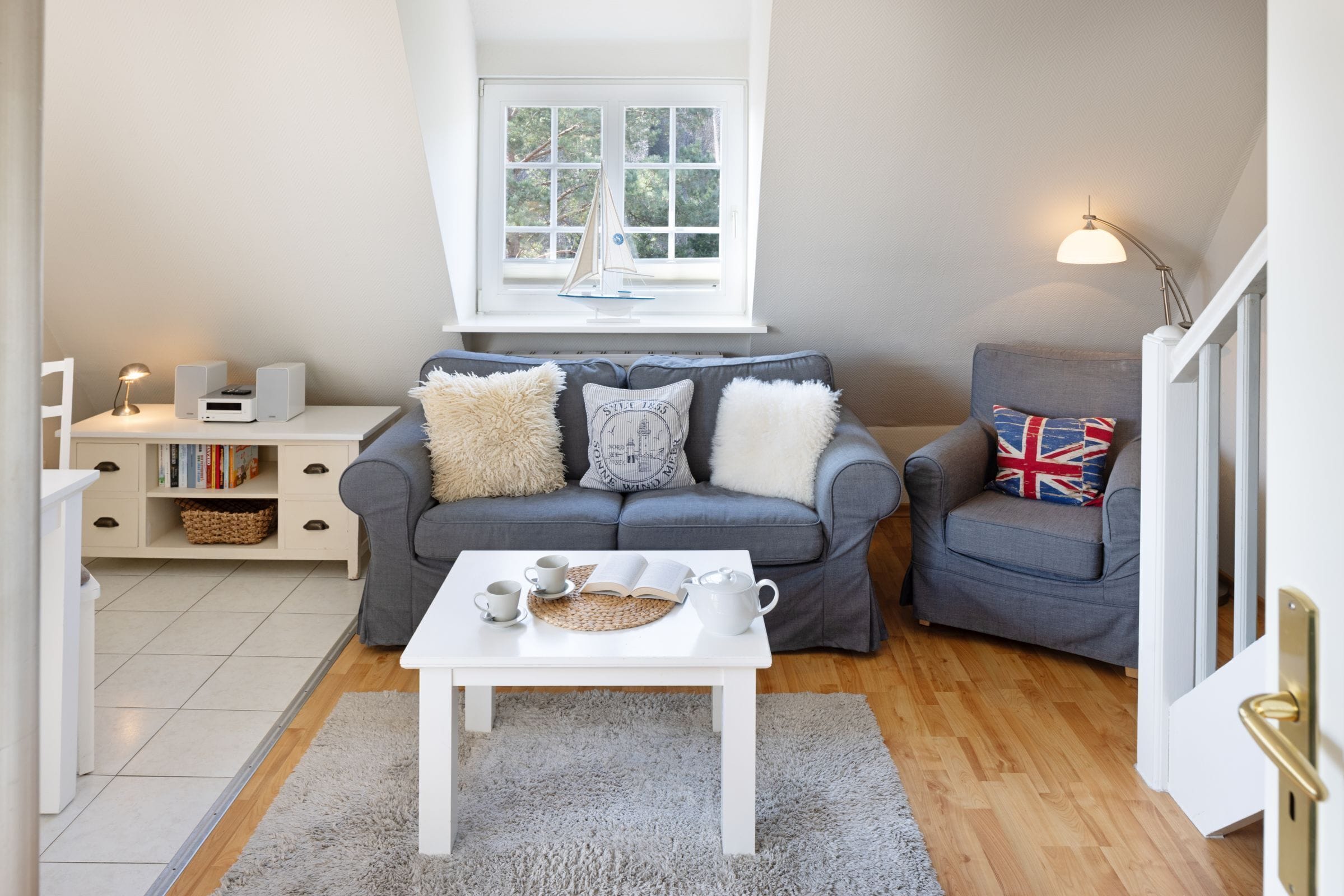 Fernseher, Bücher, Stereoanlage