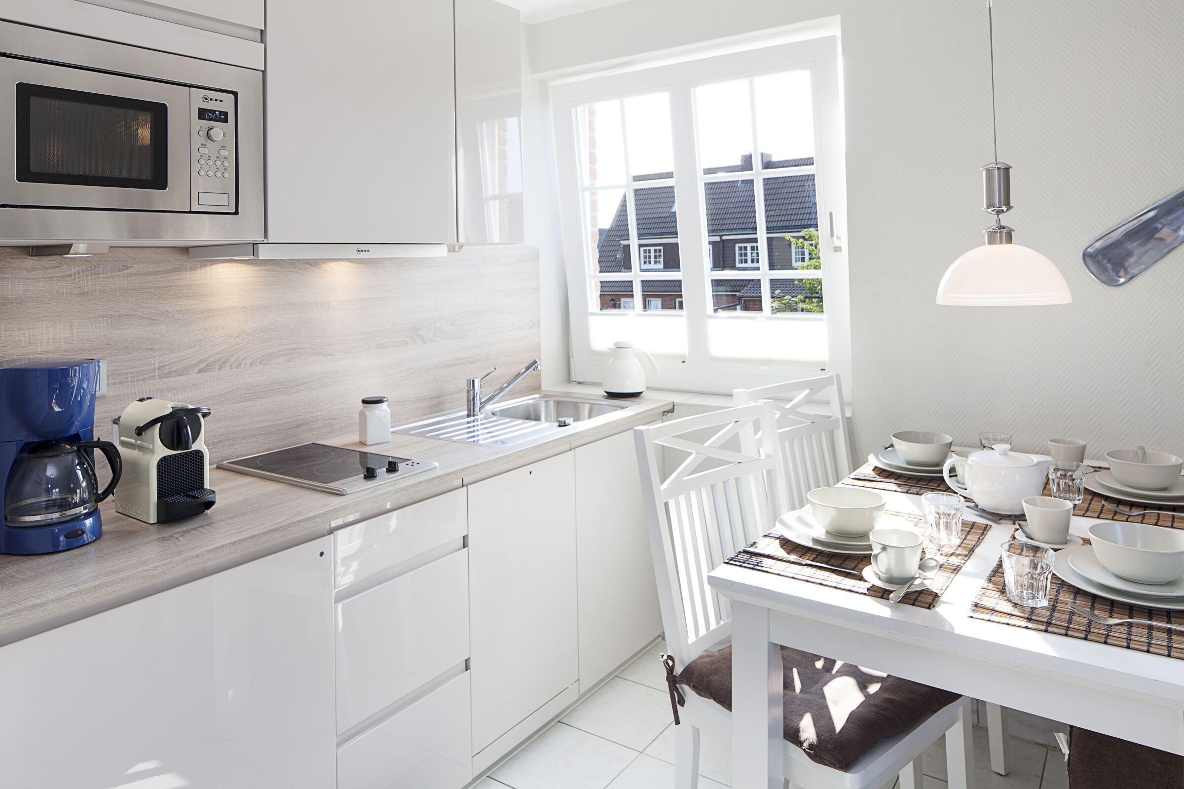 Een koelkast, een magnetron, een vaatwasser