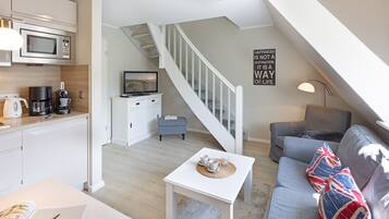 TV, DVD player, books, stereo