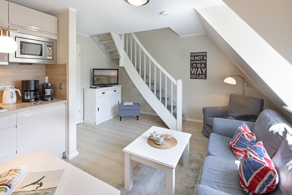 Téléviseur, lecteur de DVD, livres, chaßne audio