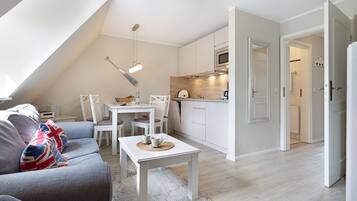 TV, DVD player, books, stereo