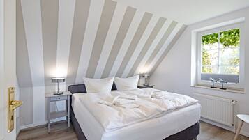 1 bedroom, WiFi (free), bed sheets