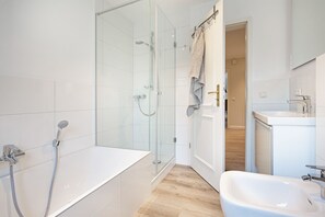 Haartrockner, Bidet, HandtĂŒcher