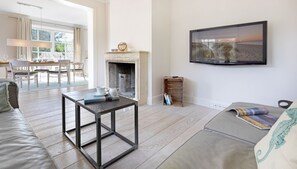 Fernseher, Kamin, DVD-Player, Tischtennisplatte